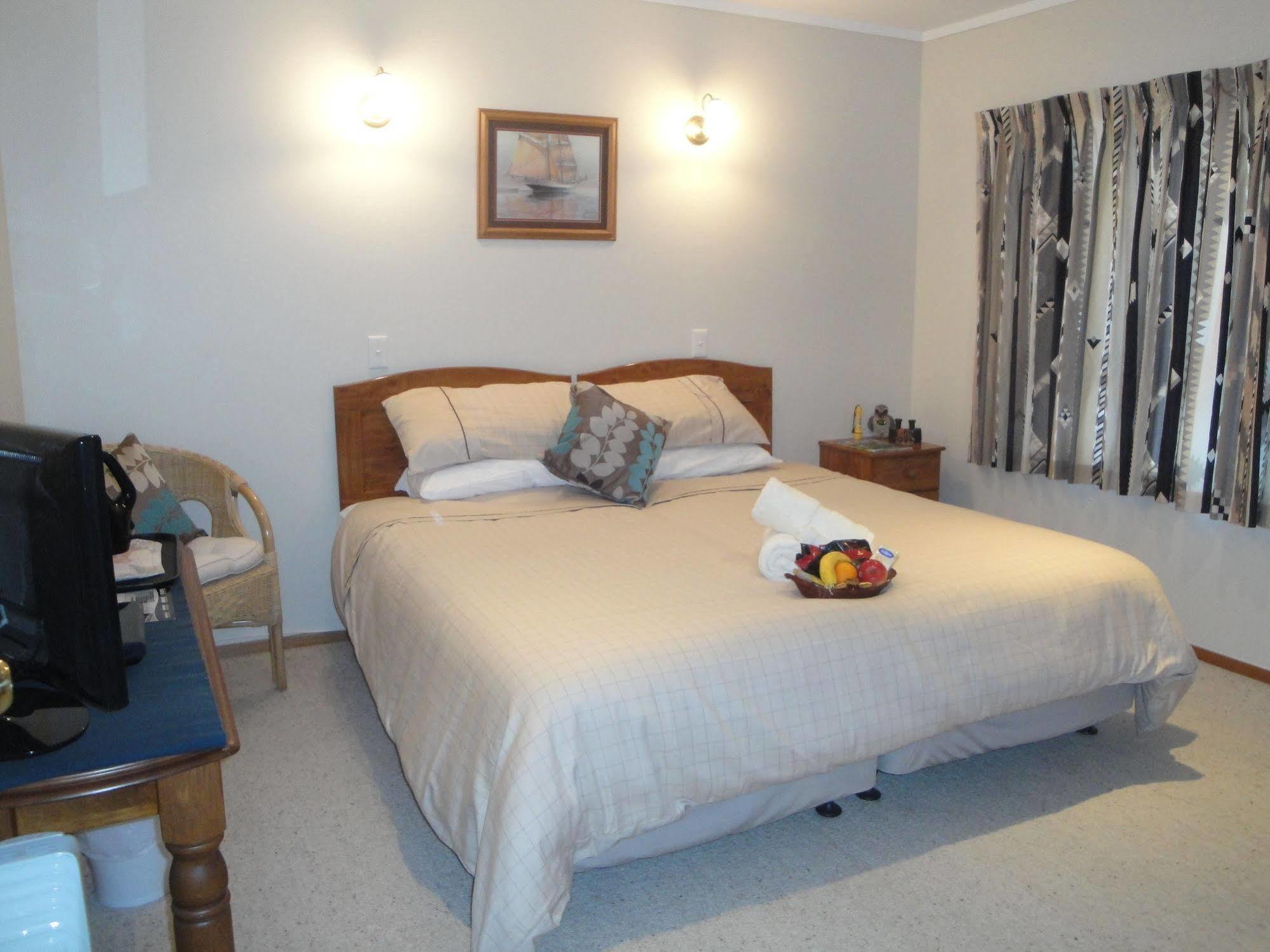 פאיהייה Morepork Riverside Lodge מראה חיצוני תמונה