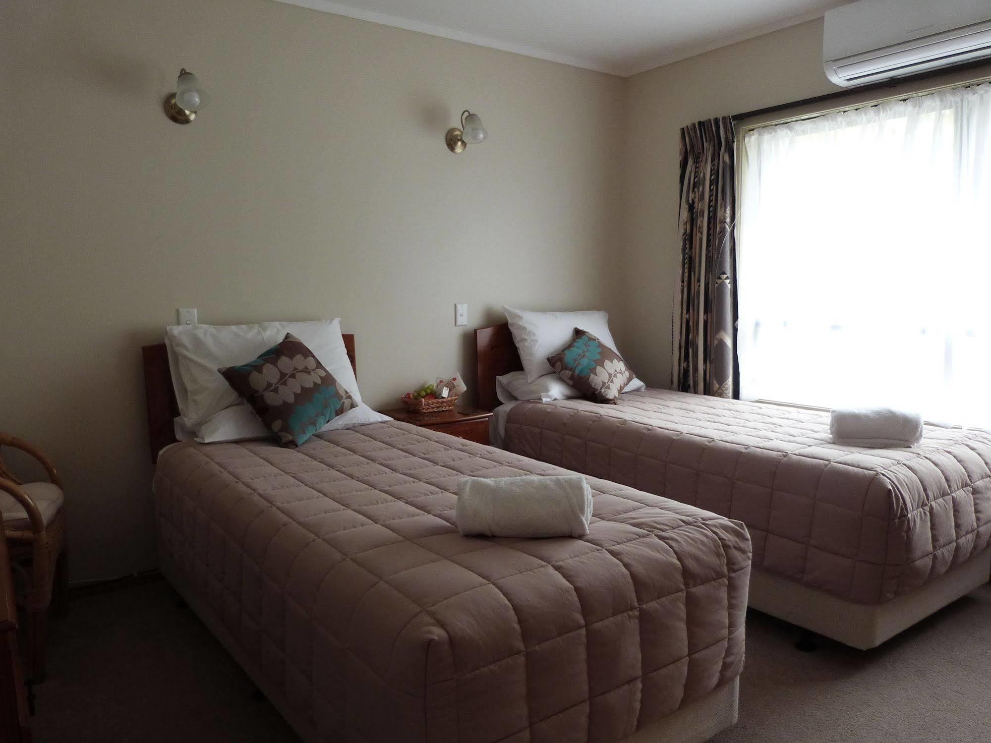 פאיהייה Morepork Riverside Lodge מראה חיצוני תמונה